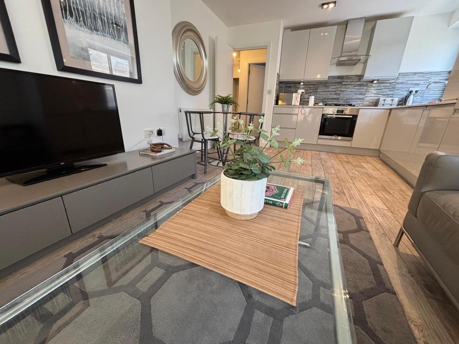 Apartment Aldgate London