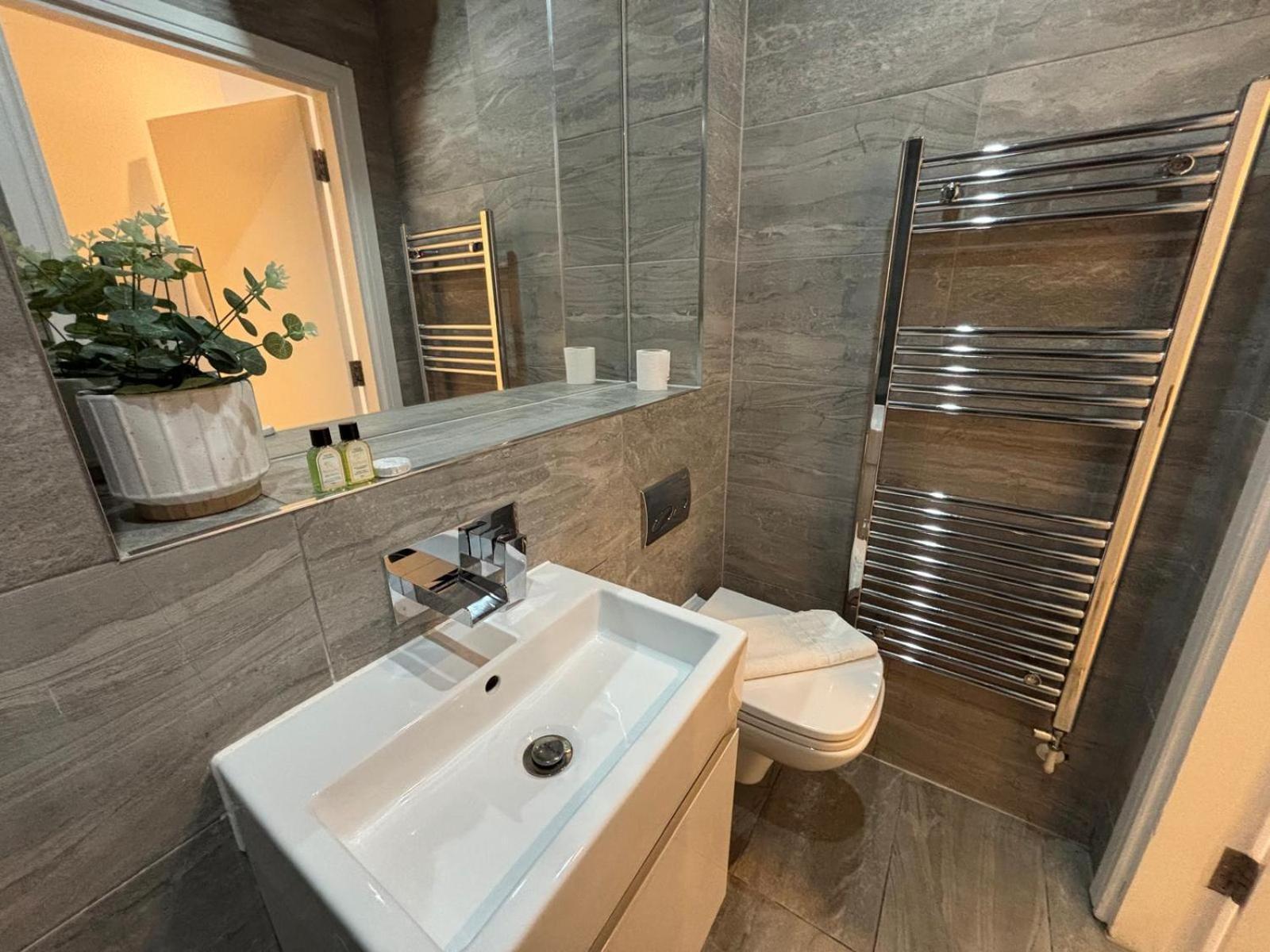 Apartment Aldgate London
