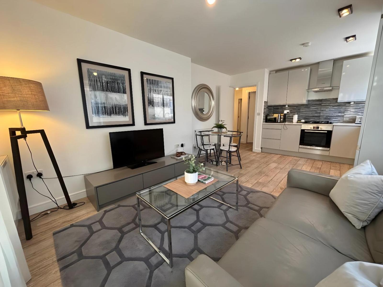Aldgate Apartment