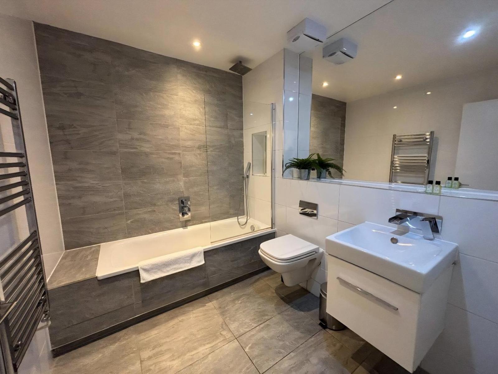 Aldgate Apartment